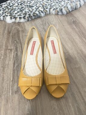 B.A.I.T. JONIE Mustard Yellow Peep-Toe Bow Wedges- Women